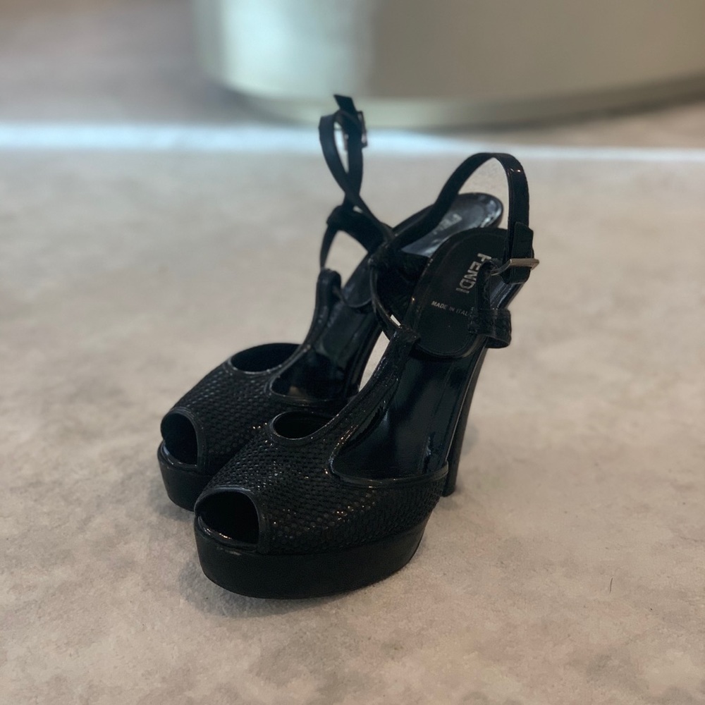 Fendi vintage black heel